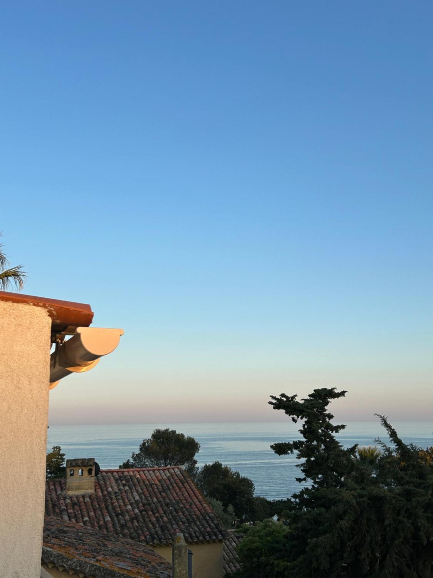 Escale Au Soleil Hôtel et Appart Saint Aygulf Exterior foto